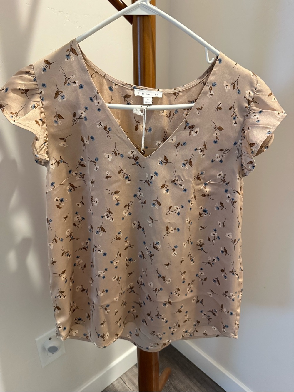 Blu Pepper Taupe Floral V-Neck Ruffle Cap Sleeve Top